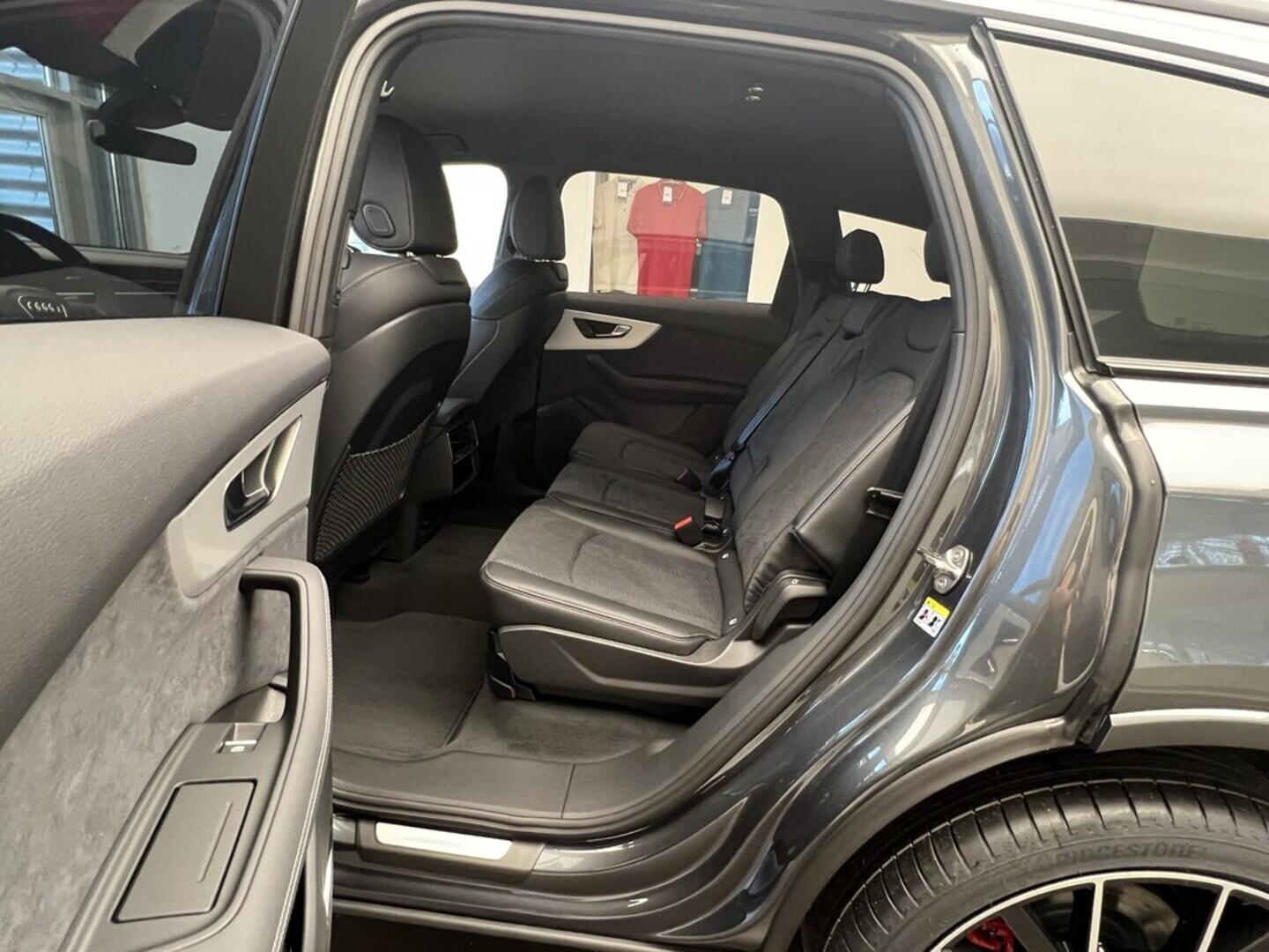 O531001542_16.webp_Q7 SUV S line TDI quattro 210 kW