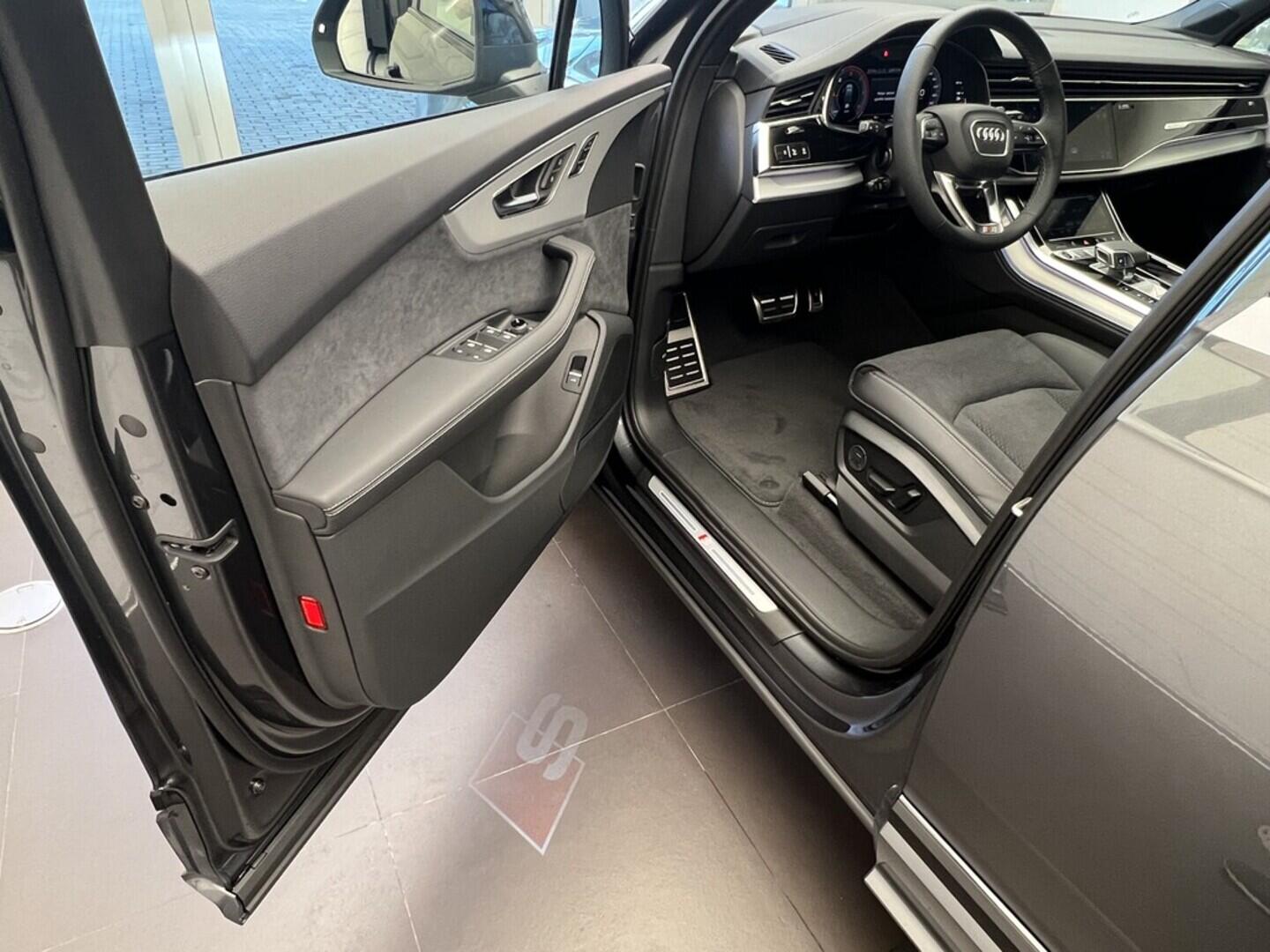 O531001542_29.webp_Q7 SUV S line TDI quattro 210 kW