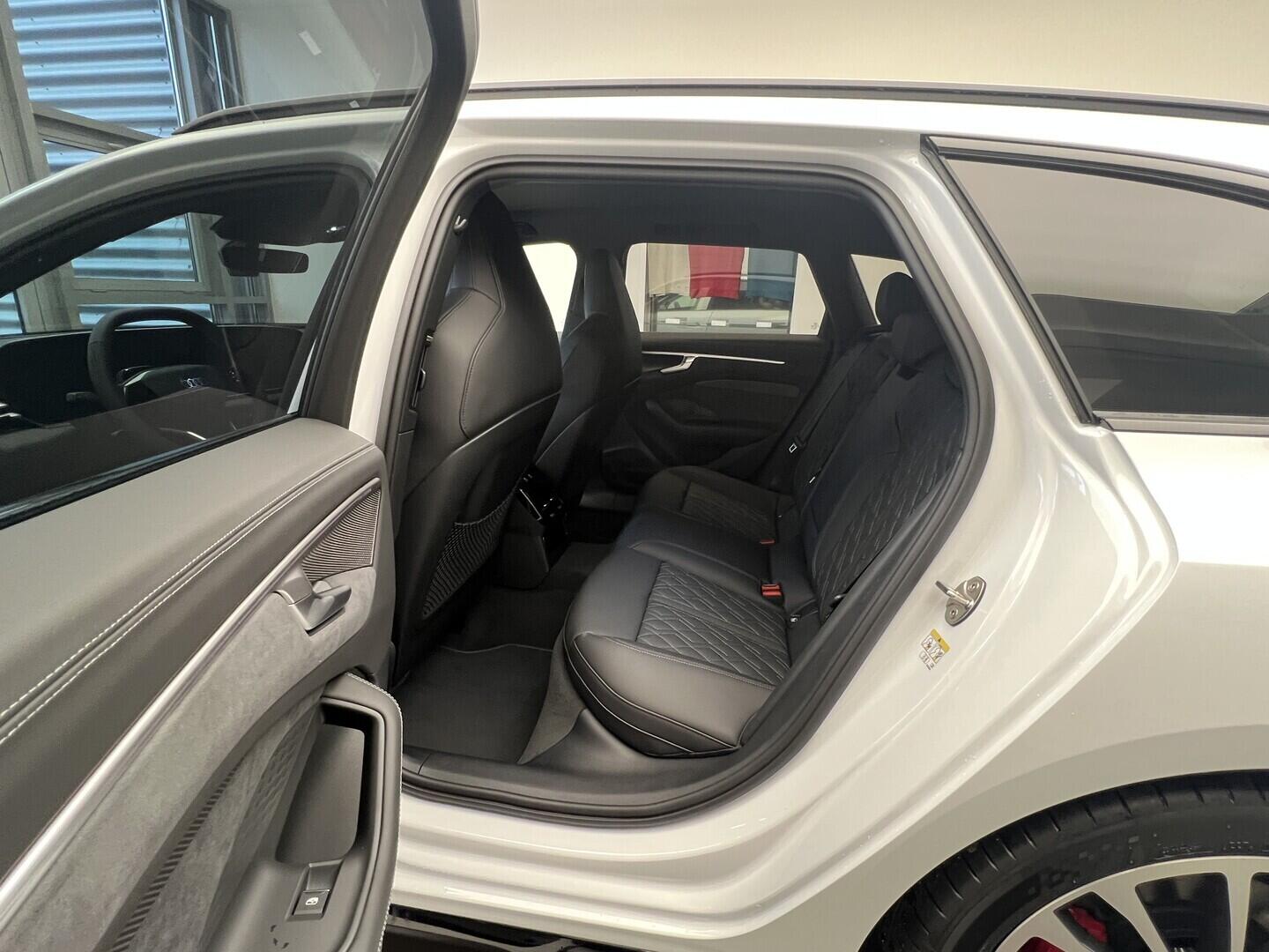 O531001584_16.webp_A6 Avant TDI quattro  220 kW