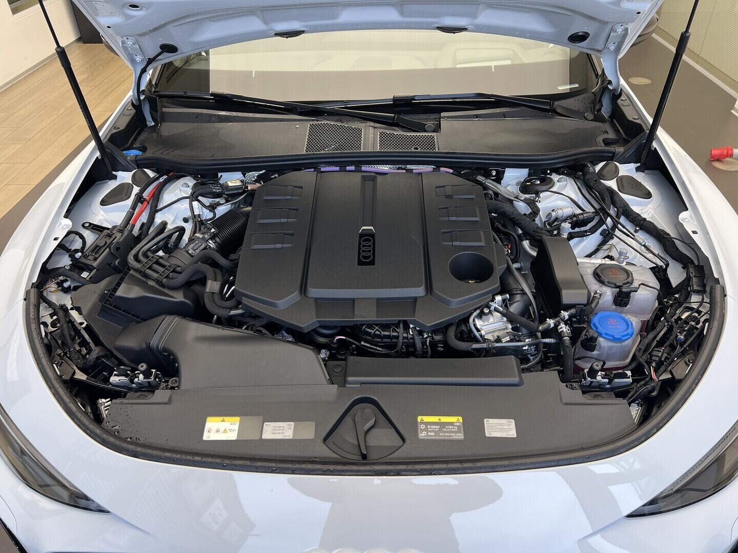 O531001584_33.webp_A6 Avant TDI quattro  220 kW