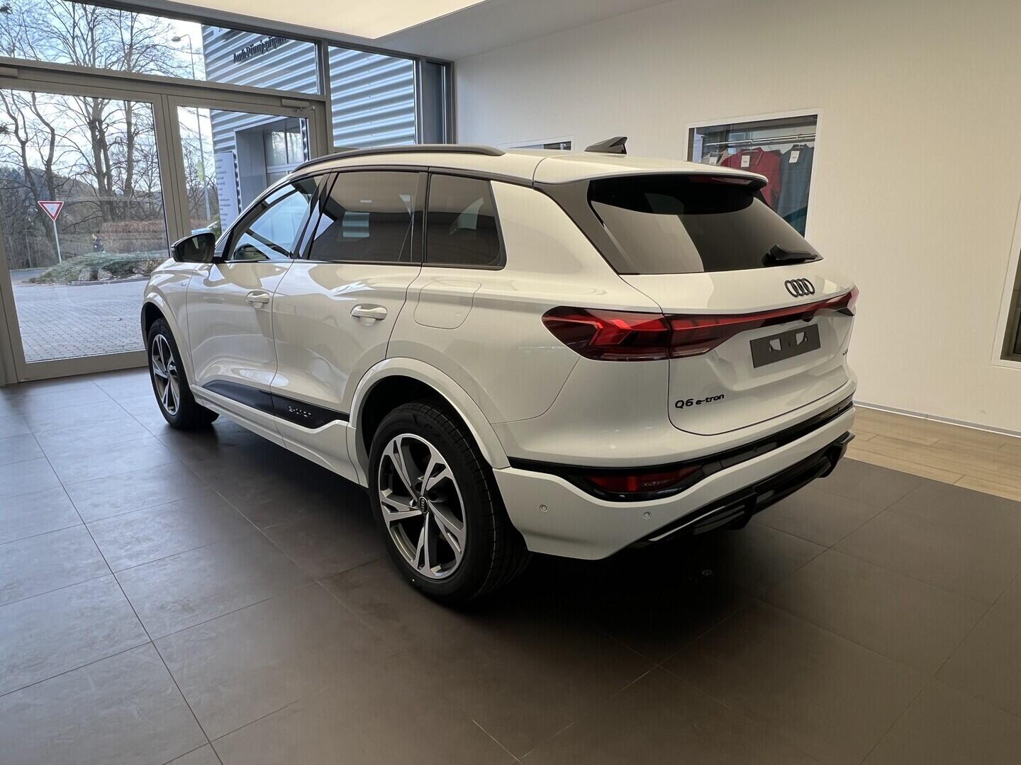 O531001604_11.webp_Q6 SUV e-tron quattro 315 kW