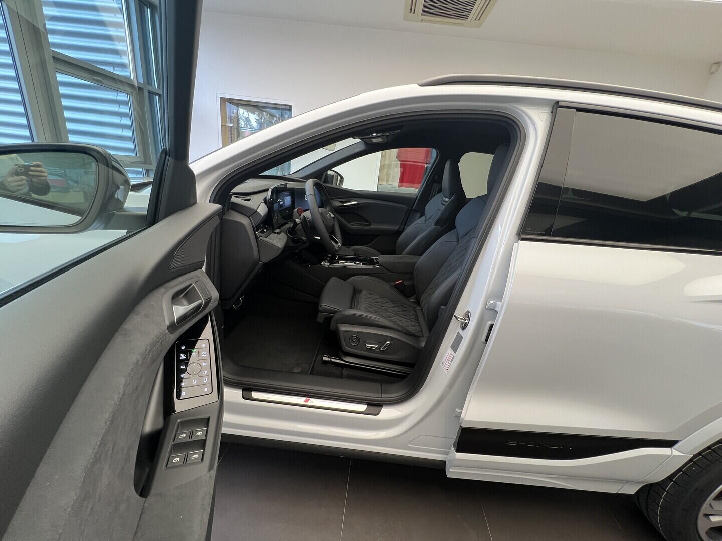 O531001604_15.webp_Q6 SUV e-tron quattro 315 kW