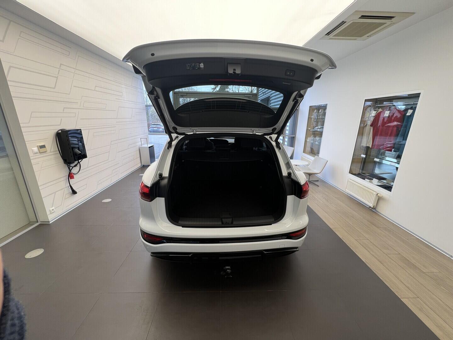 O531001604_17.webp_Q6 SUV e-tron quattro 315 kW