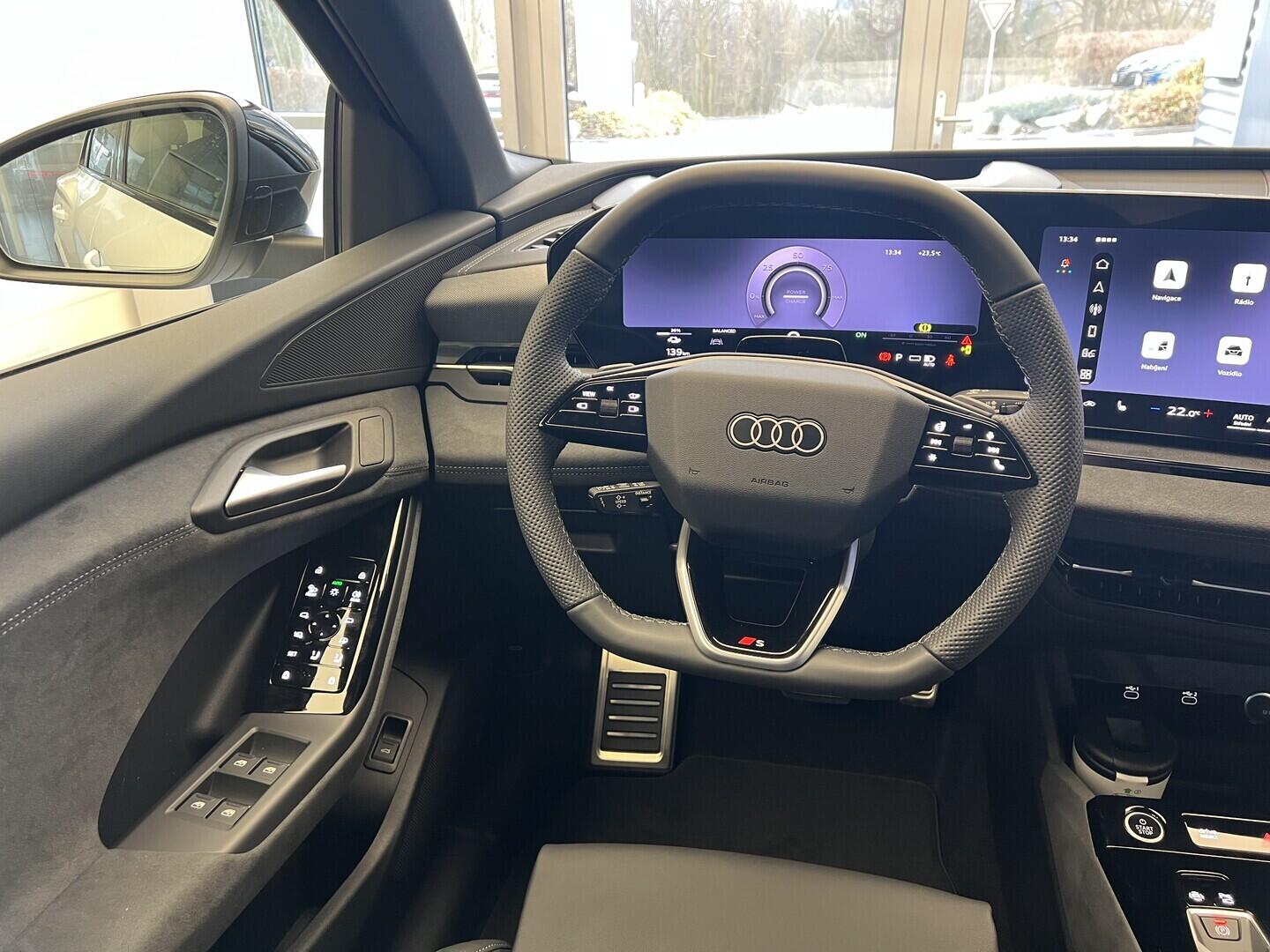 O531001604_28.webp_Q6 SUV e-tron quattro 315 kW