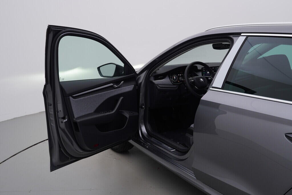 O611003874_18.webp_Octavia Combi Top Selection 1.5 TSI 85 kW
