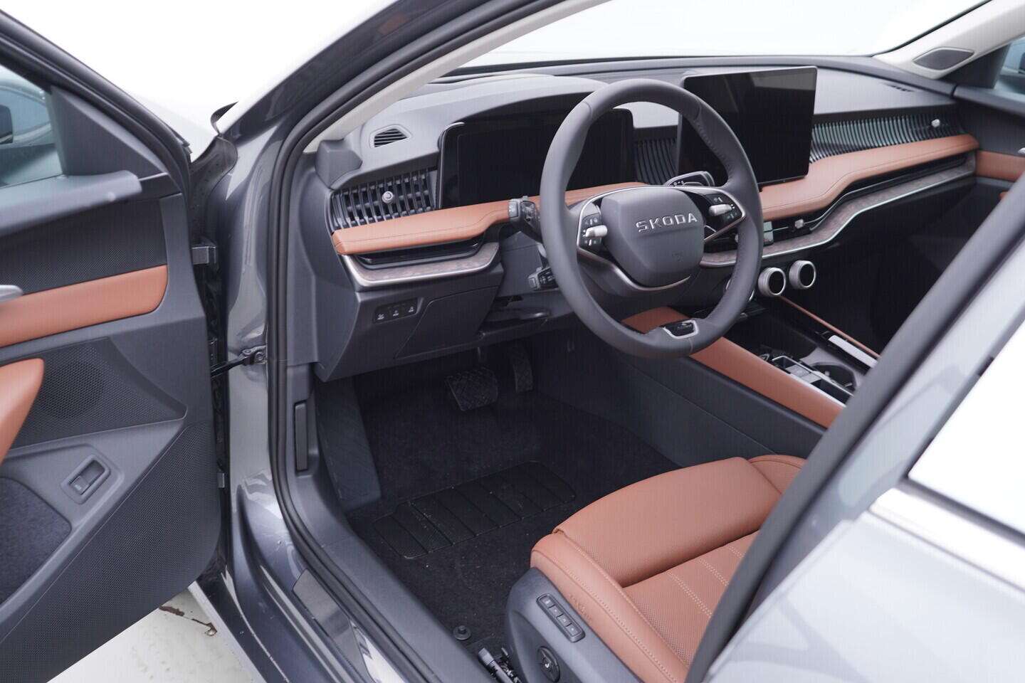 O611004472_18.webp_Superb Combi L&K 2,0 TDI 4x4 142 kW