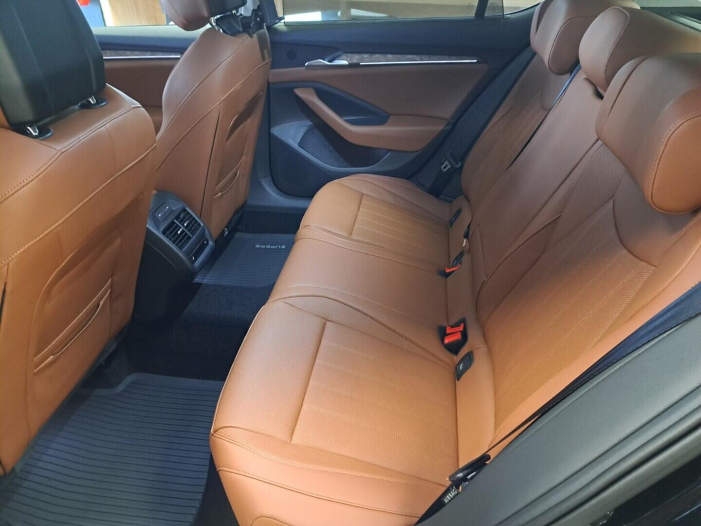 O611004618_16.webp_Superb L&K 2,0 TDI 142 kW 4x4