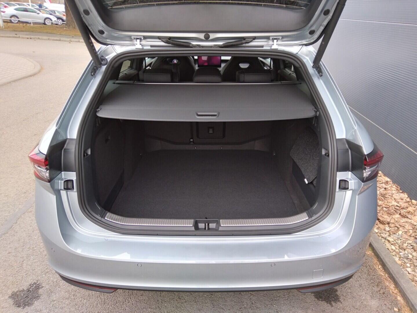 O611004675_17.webp_Superb Combi Sportline 2,0 TDI 4x4 142 kW