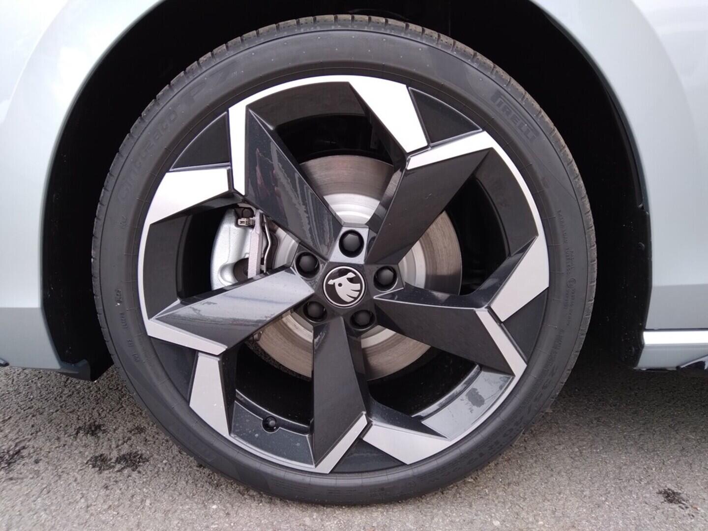 O611004675_18.webp_Superb Combi Sportline 2,0 TDI 4x4 142 kW