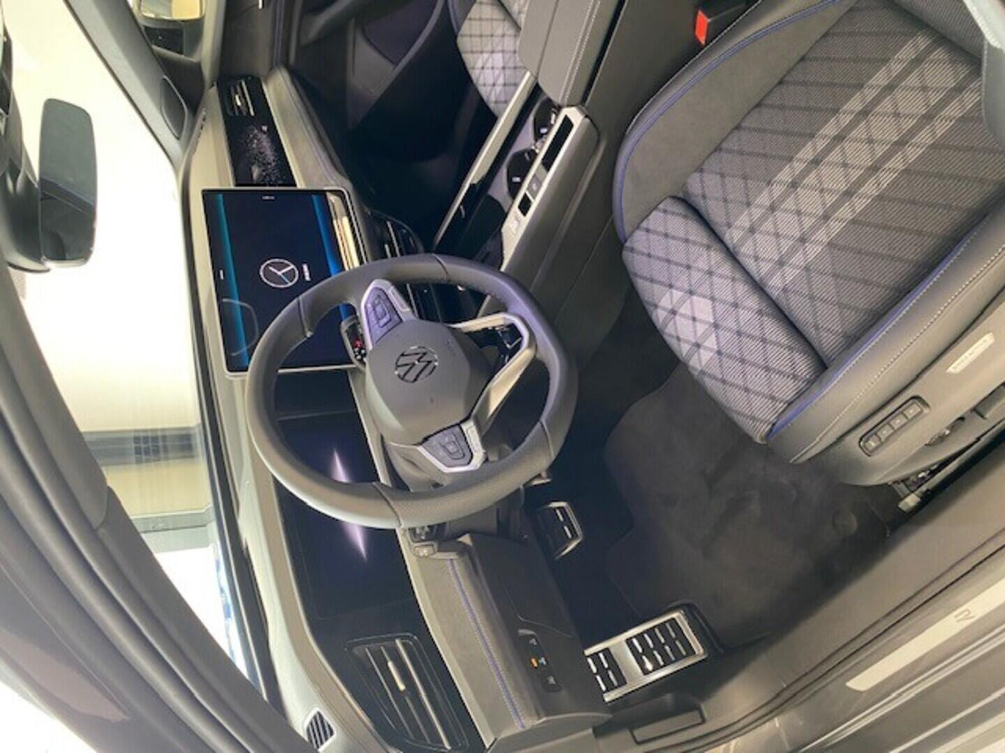 O621O03889_25.webp_Passat R-Line People 2,0 TDI 110 kW