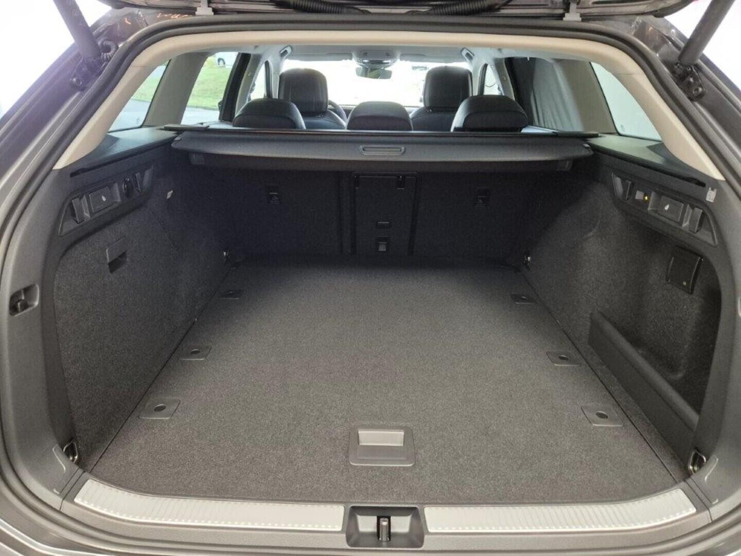 O621O04098_15.webp_Passat Elegance 2,0 TDI 110 kW  7 Automatická 110 kW