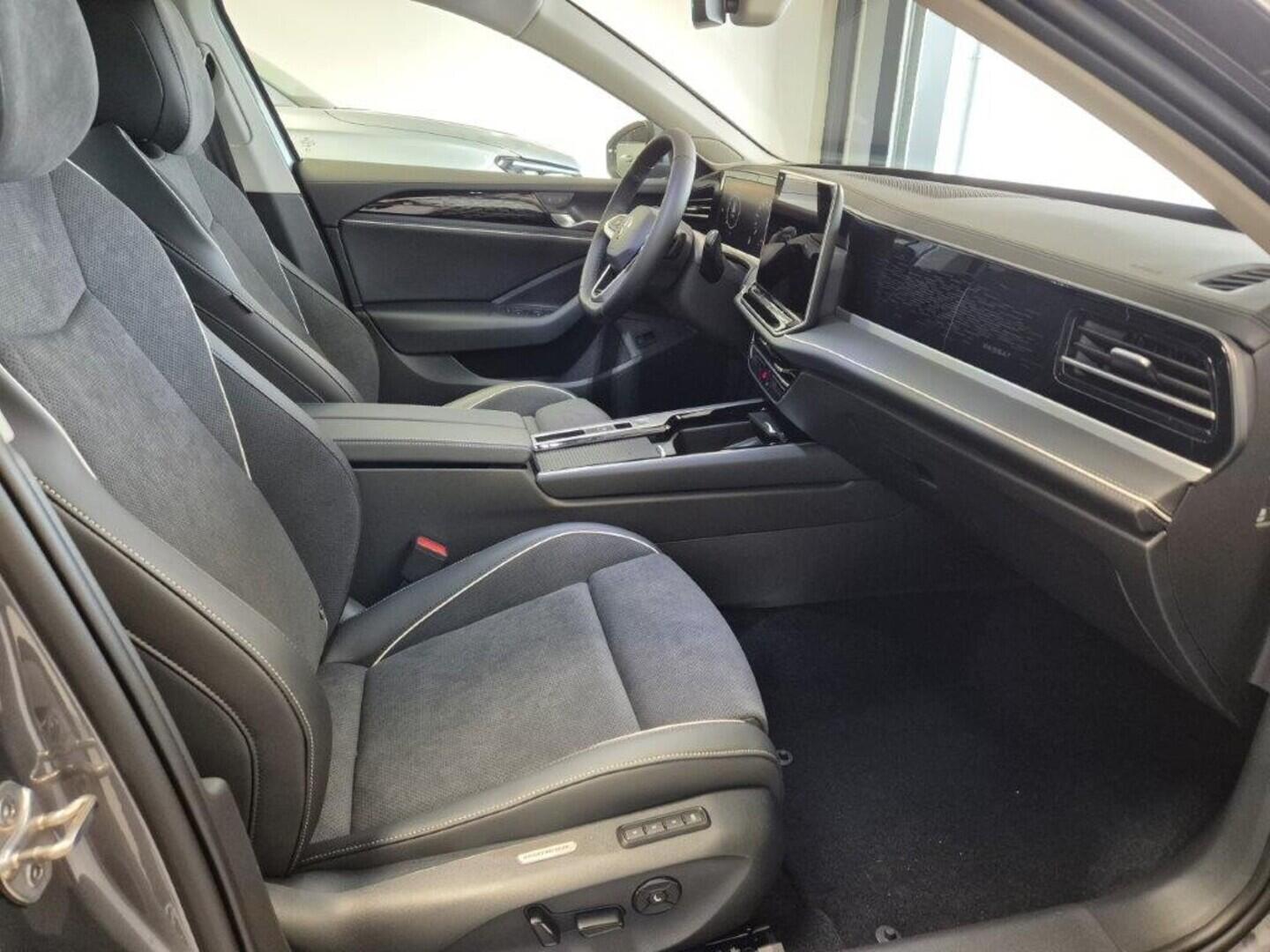 O621O04098_17.webp_Passat Elegance 2,0 TDI 110 kW  7 Automatická 110 kW