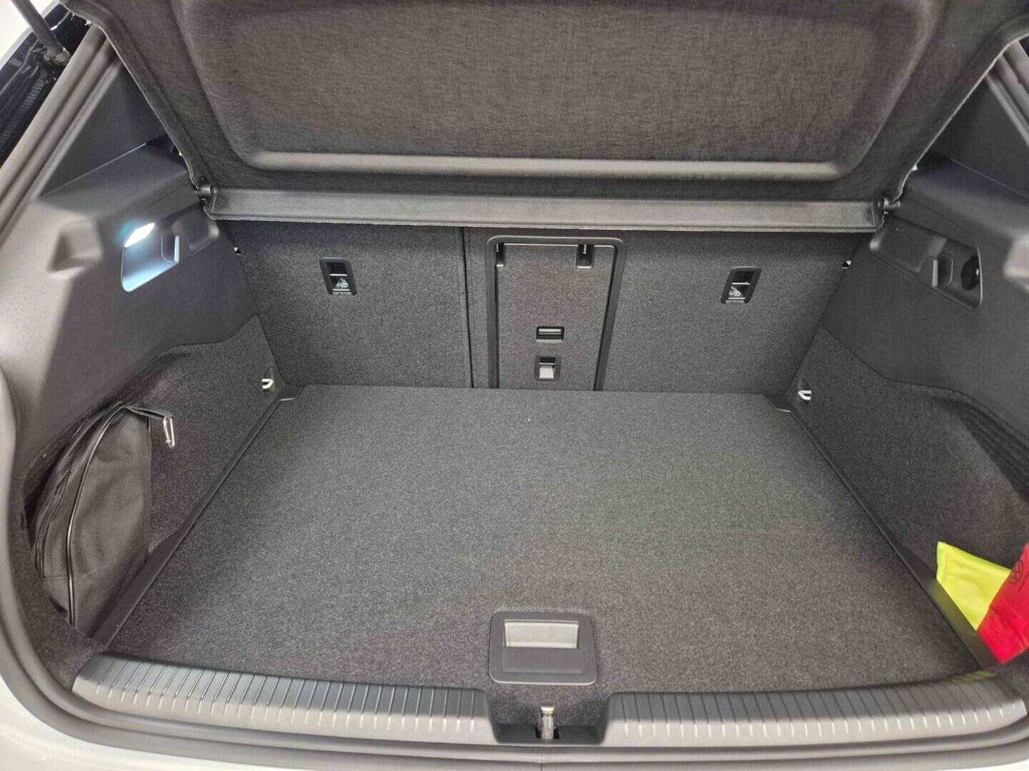 O621O04102_14.webp_ID.3 Pro People 150 kW, 59 kWh  kW