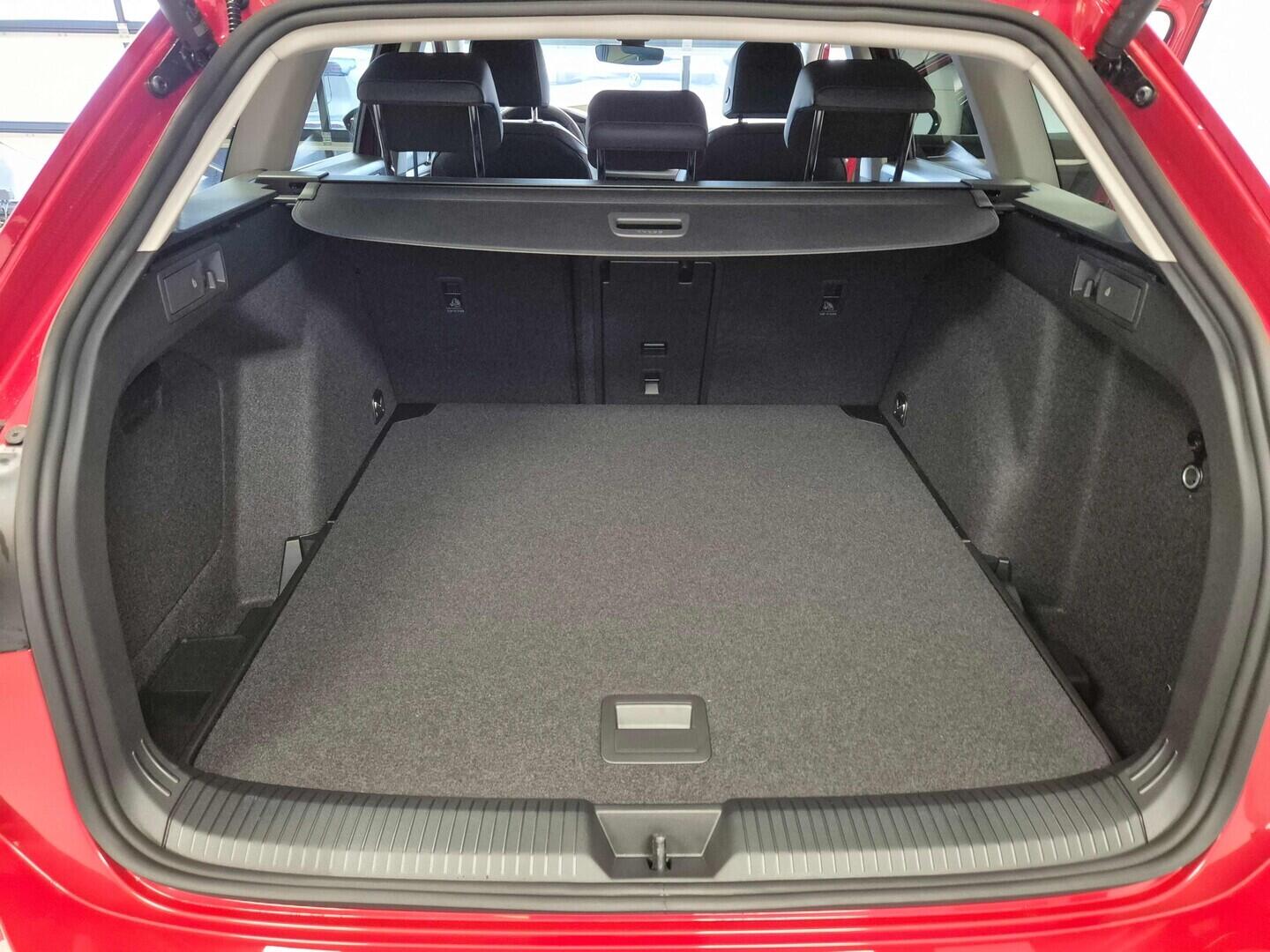 O621O04112_15.webp_Golf Variant People 1,5 eTSI 110 kW 7 DSG