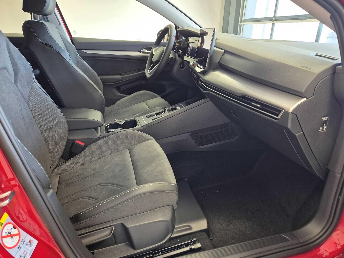 O621O04112_17.webp_Golf Variant People 1,5 eTSI 110 kW 7 DSG