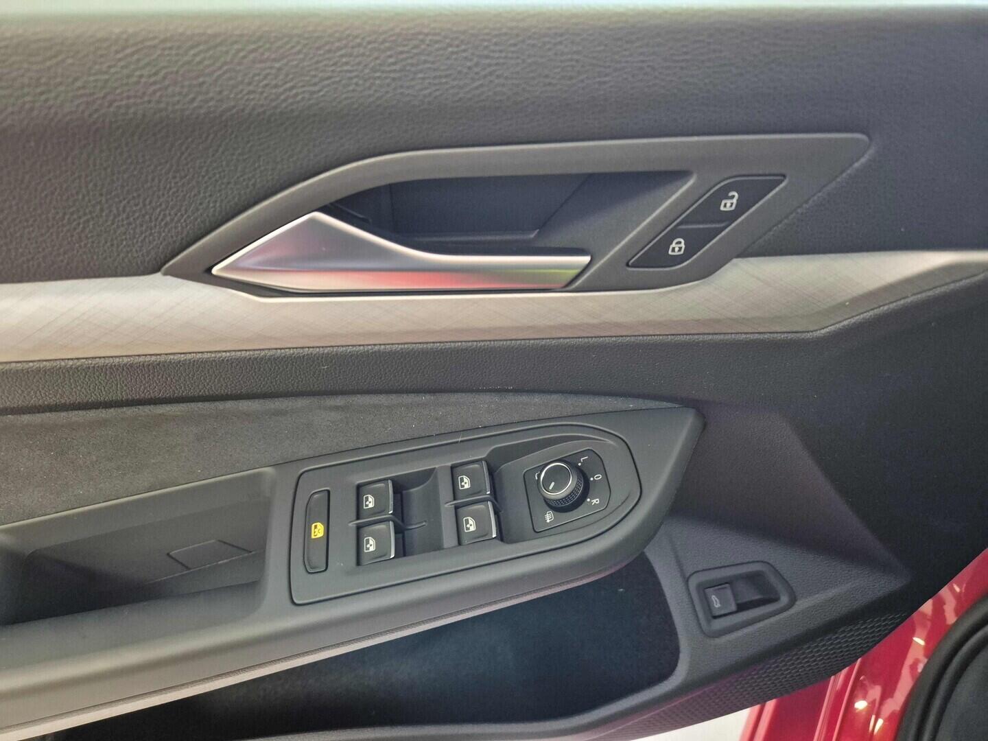 O621O04112_22.webp_Golf Variant People 1,5 eTSI 110 kW 7 DSG