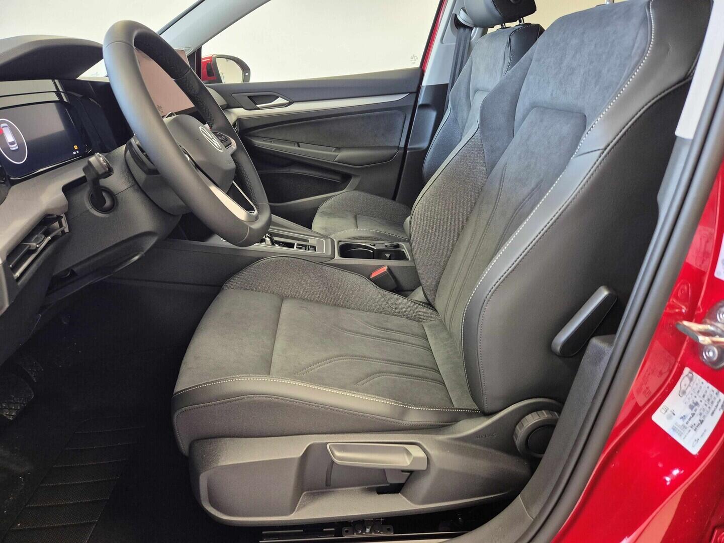 O621O04112_23.webp_Golf Variant People 1,5 eTSI 110 kW 7 DSG