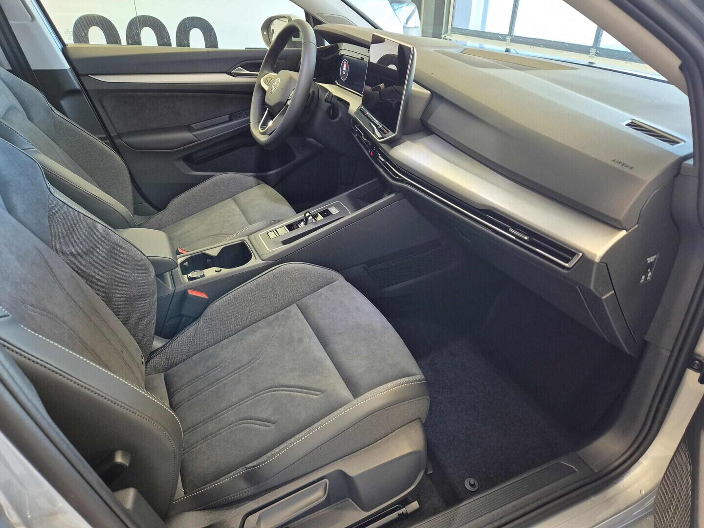 O621O04115_15.webp_Golf Variant People 1,5 eTS 85 kW 7 DSG