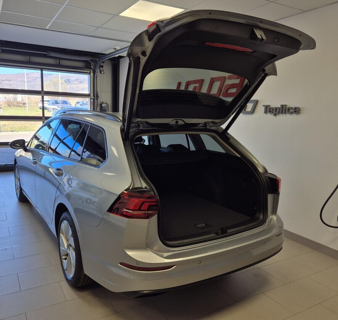 O621O04115_16.webp_Golf Variant People 1,5 eTS 85 kW 7 DSG