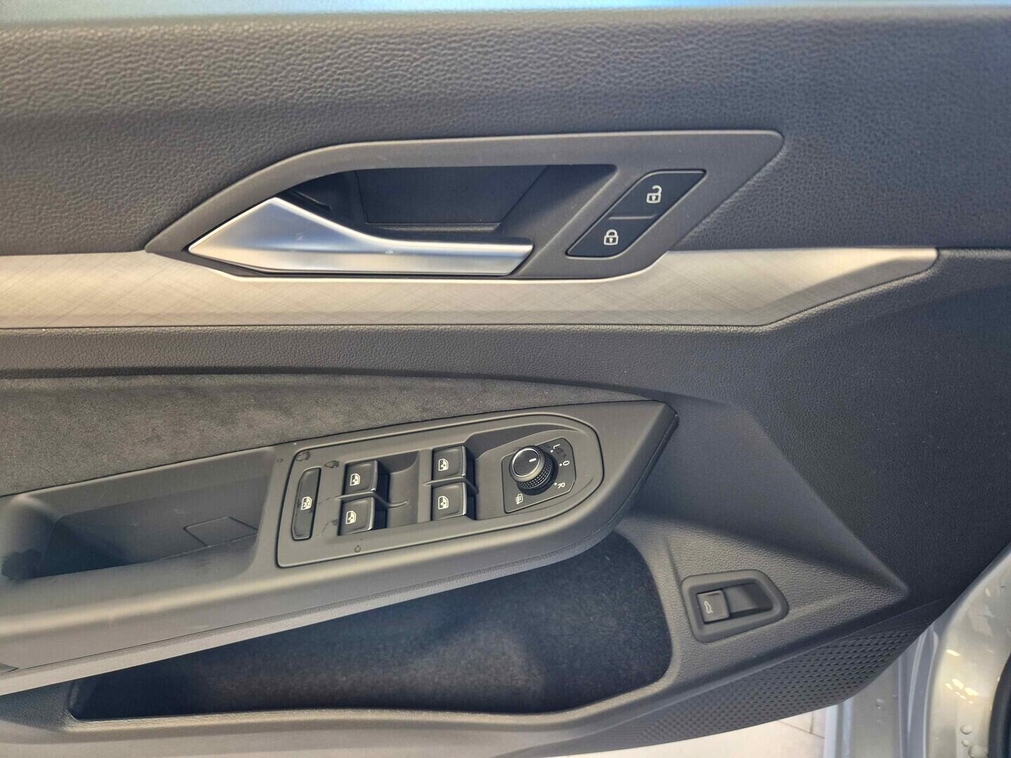 O621O04115_21.webp_Golf Variant People 1,5 eTS 85 kW 7 DSG