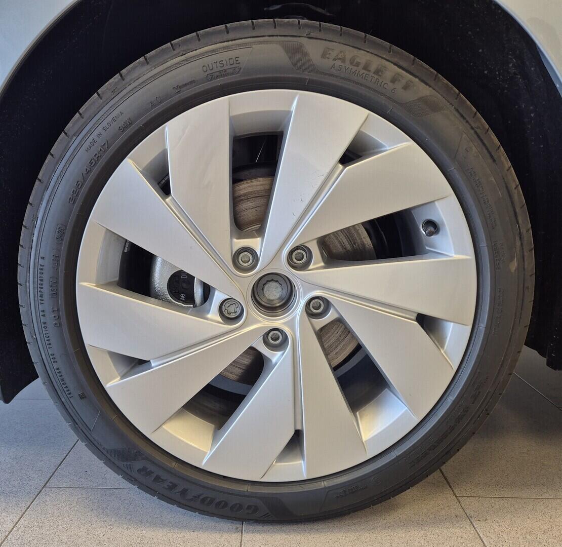 O621O04115_22.webp_Golf Variant People 1,5 eTS 85 kW 7 DSG