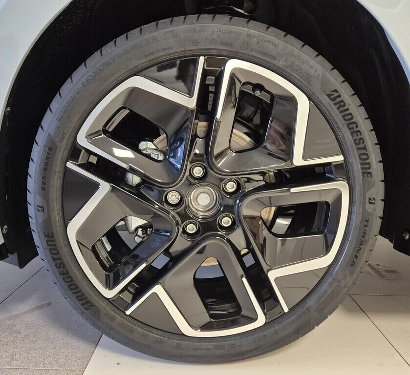 O621O04125_19.webp_Golf R-Line People 1,5 eTSI 7DSG mHEV 110 kW