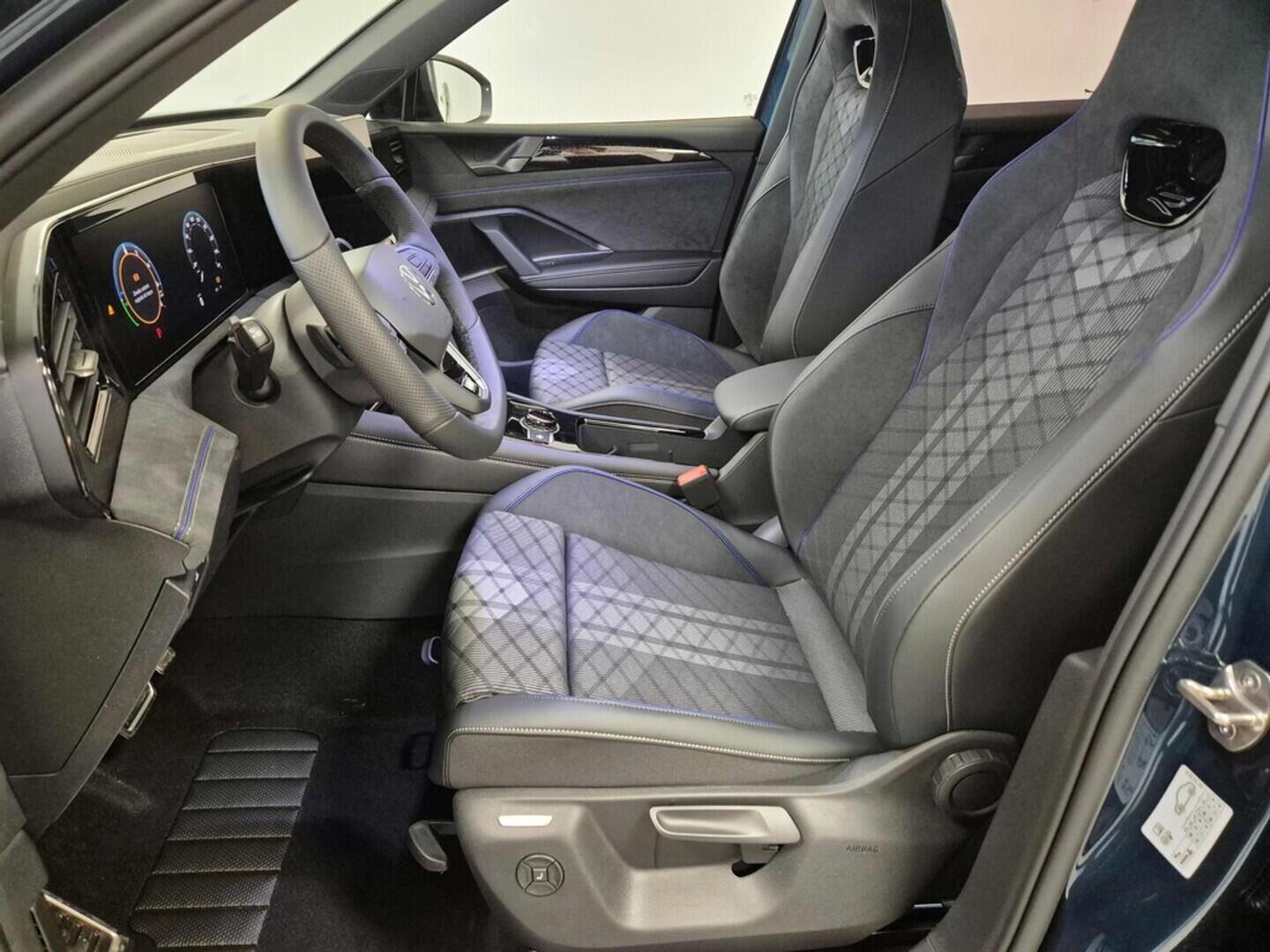 O621O04163_21.webp_Tiguan R-Line People 150 kW eHybrid  kW