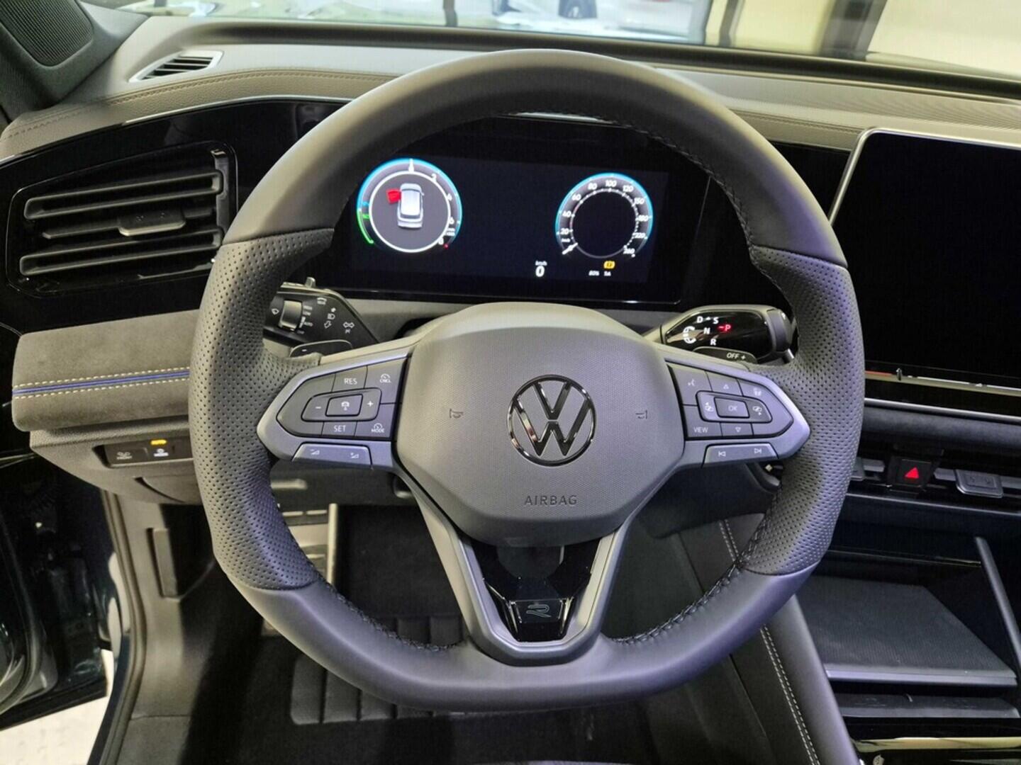 O621O04163_23.webp_Tiguan R-Line People 150 kW eHybrid  kW