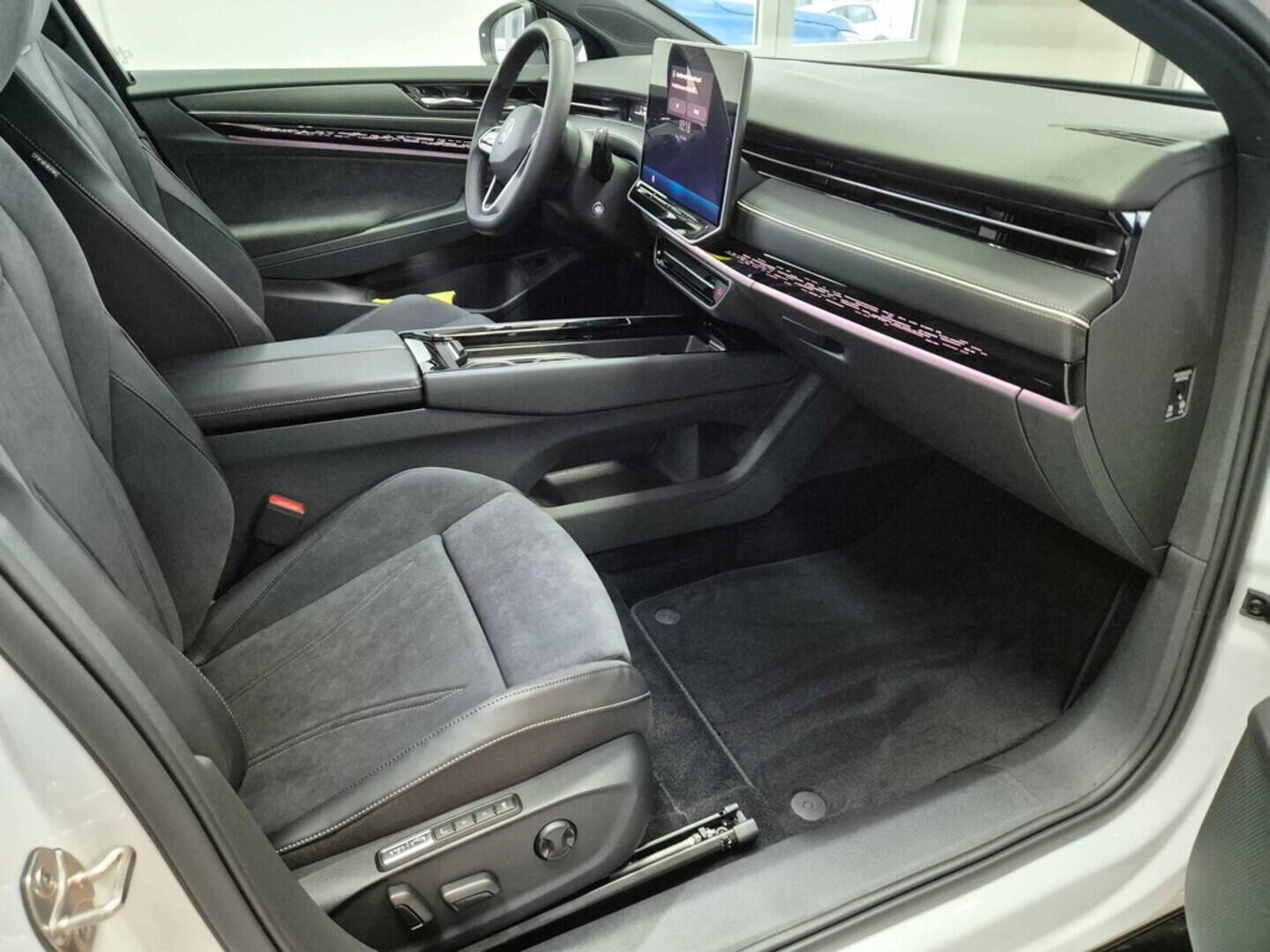 O621O04164_15.webp_ID.7 Tourer Pro People 77 kWh 210 kW