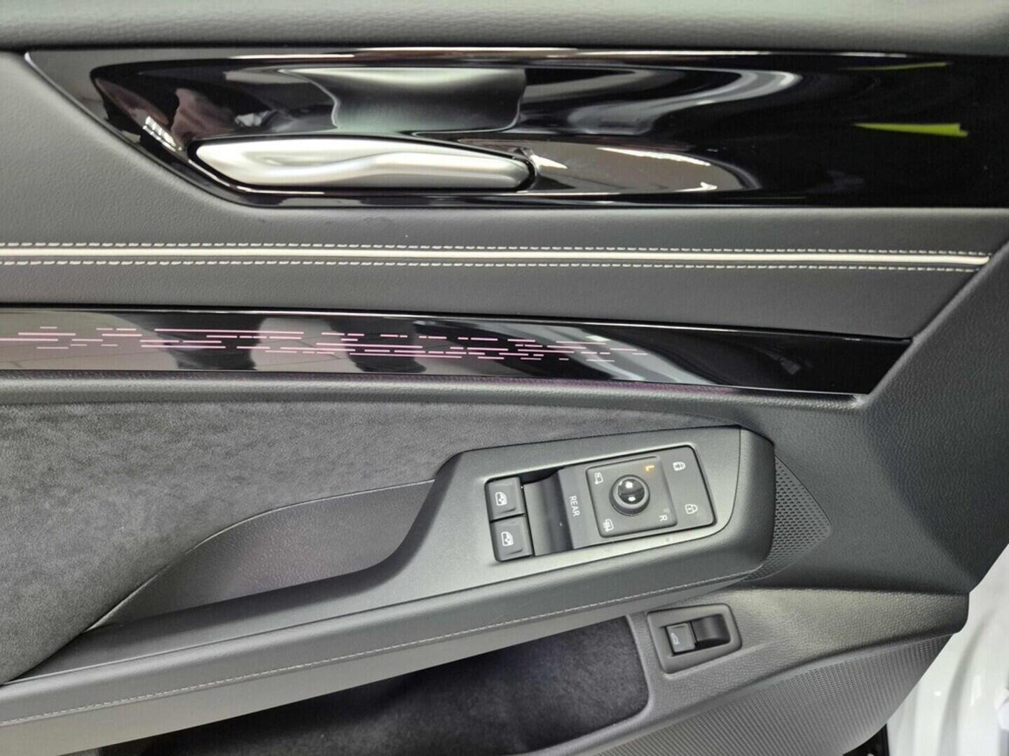 O621O04164_18.webp_ID.7 Tourer Pro People 77 kWh 210 kW