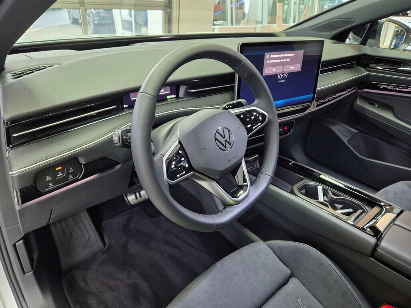 O621O04164_21.webp_ID.7 Tourer Pro People 77 kWh 210 kW