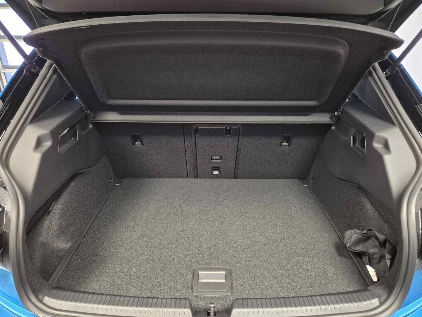 O621O04165_15.webp_ID.3 Pro People 150 kW, 59 kWh  kW