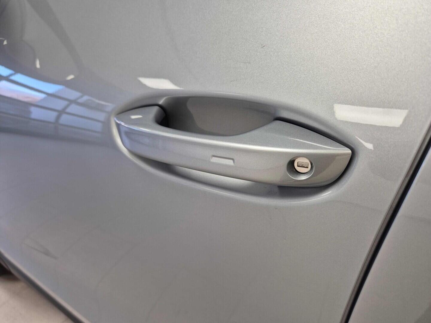 O621O04169_18.webp_Tiguan People 1,5 TSI 150 kW eHybrid  kW