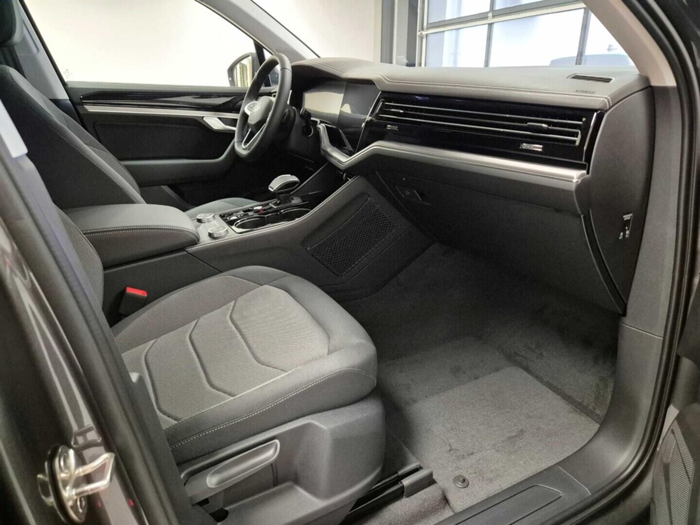 O621O04189_16.webp_Touareg Friends 3.0 TDI 4MOT 210 kW Tiptronic 8st. automat