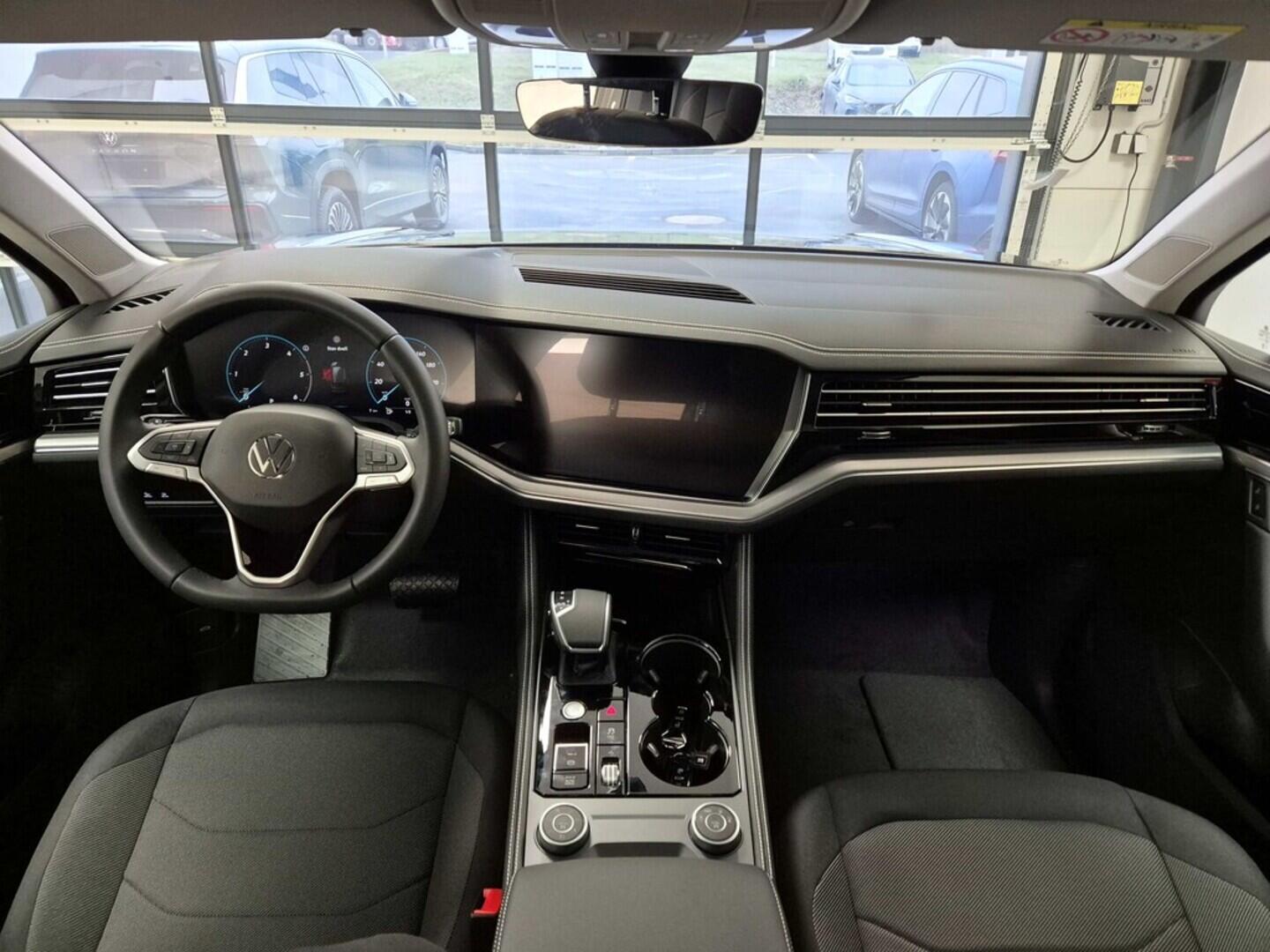 O621O04189_18.webp_Touareg Friends 3.0 TDI 4MOT 210 kW Tiptronic 8st. automat