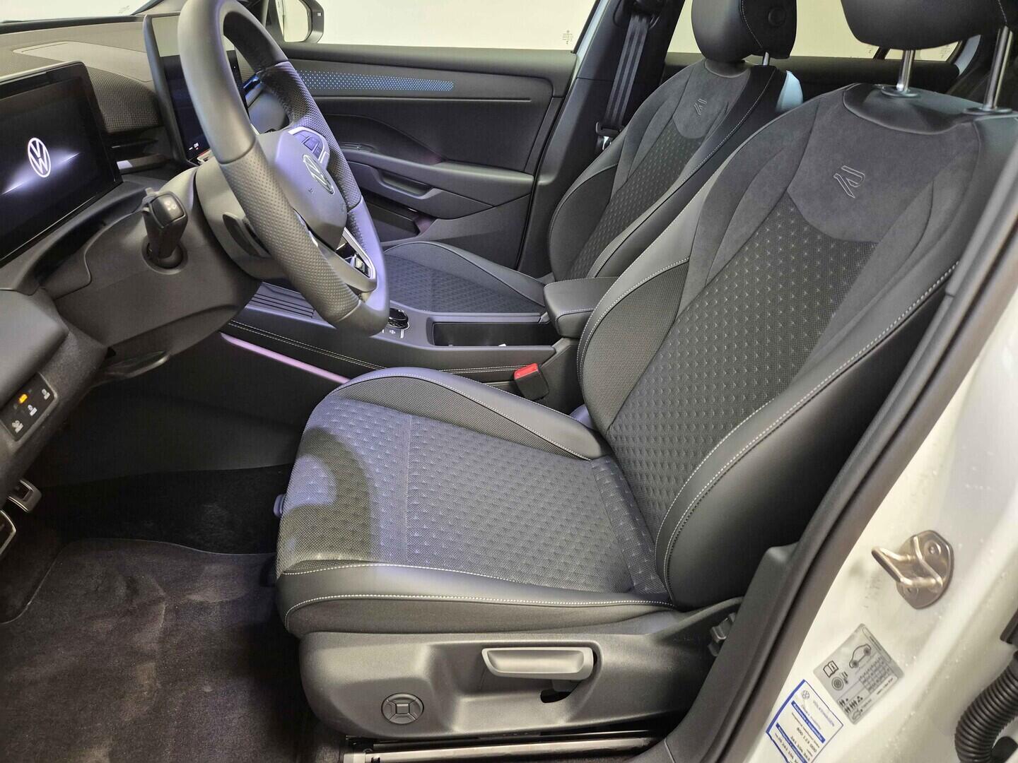 O621O04211_21.webp_T-Roc R-Line 1,5 eTSI 7DSG 110 kW