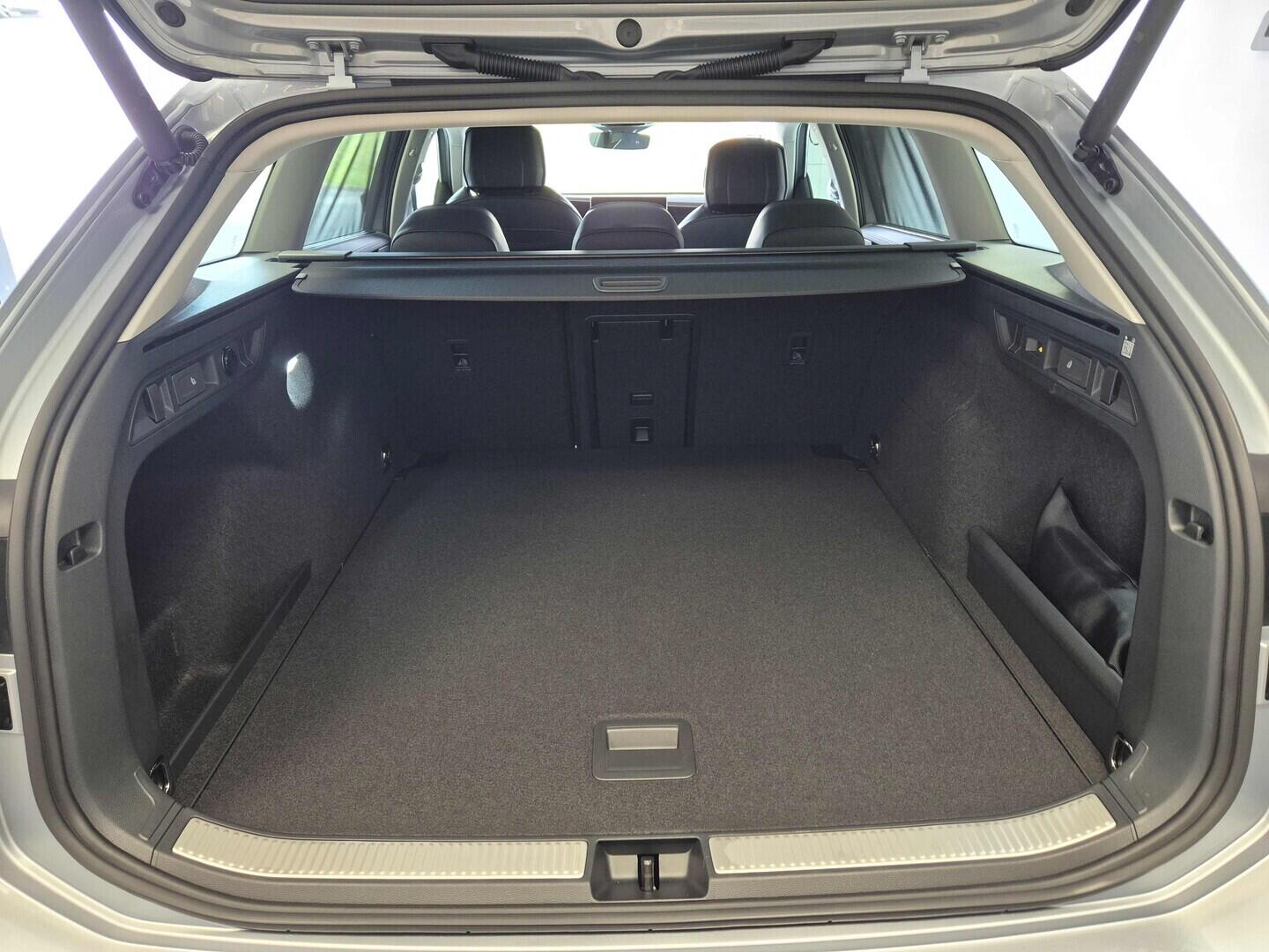 O621O04214_14.webp_Passat Elegance 2,0 TDI 110 kW  7 Automatická 110 kW