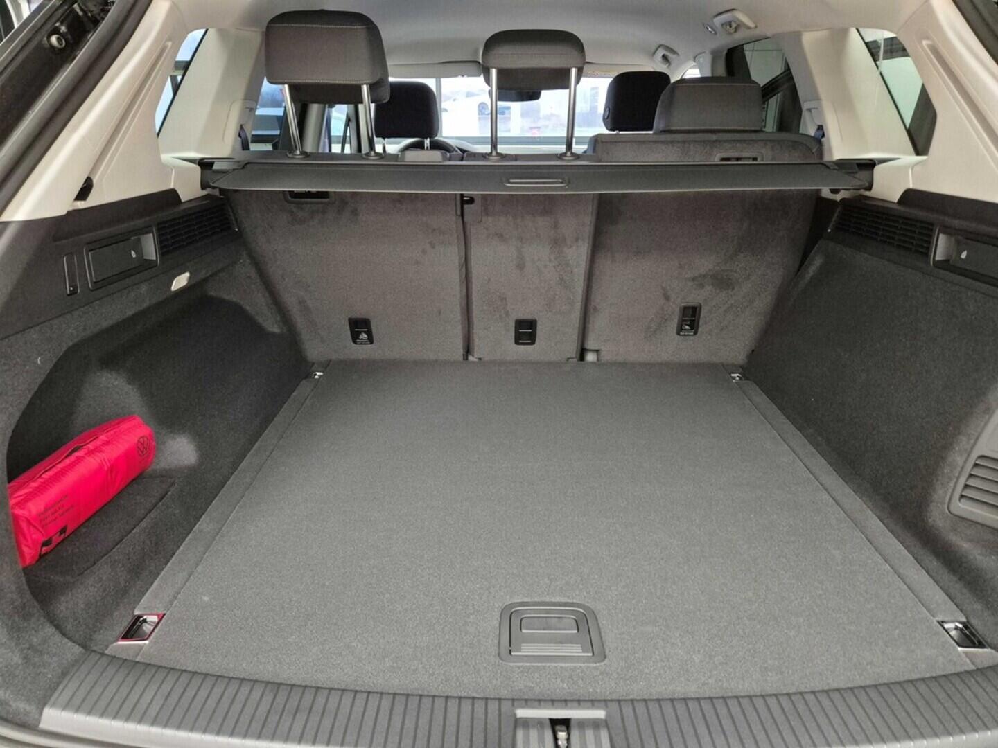 O621O04216_15.webp_Touareg Friends 3.0 TDI 4MOT 210 kW Tiptronic 8st. automat