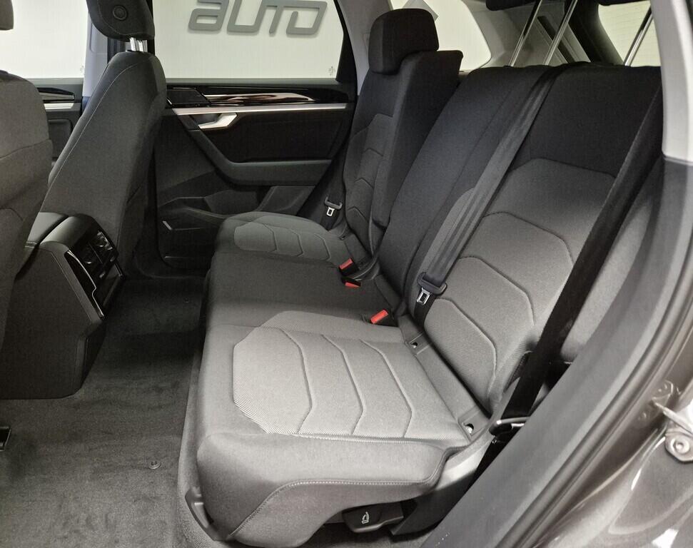 O621O04216_17.webp_Touareg Friends 3.0 TDI 4MOT 210 kW Tiptronic 8st. automat