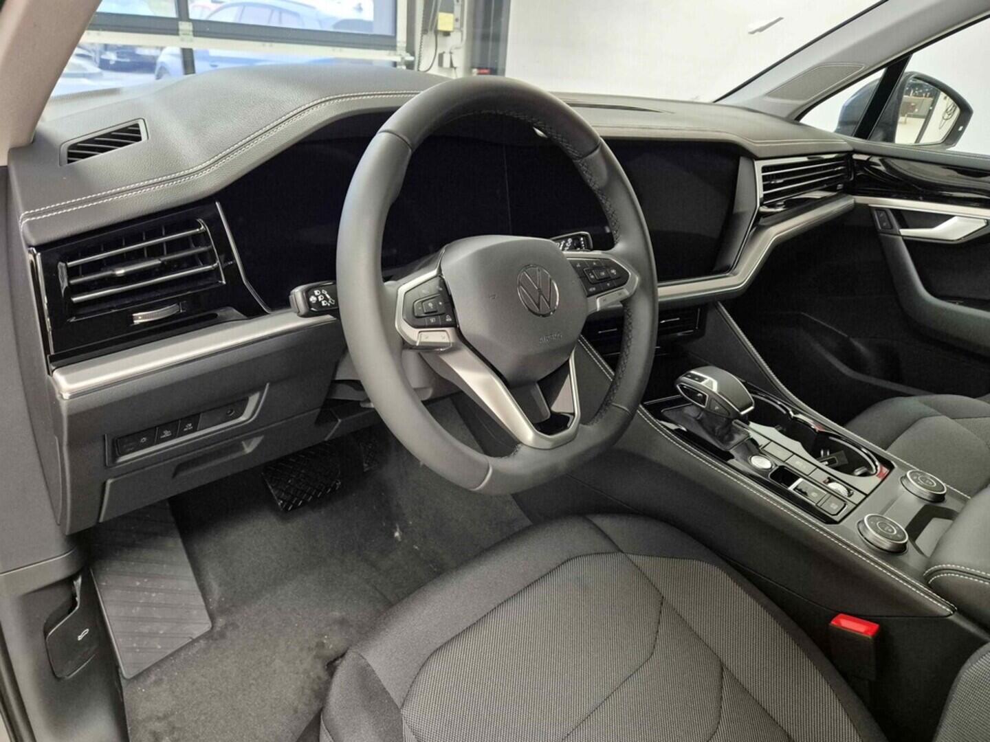 O621O04216_20.webp_Touareg Friends 3.0 TDI 4MOT 210 kW Tiptronic 8st. automat