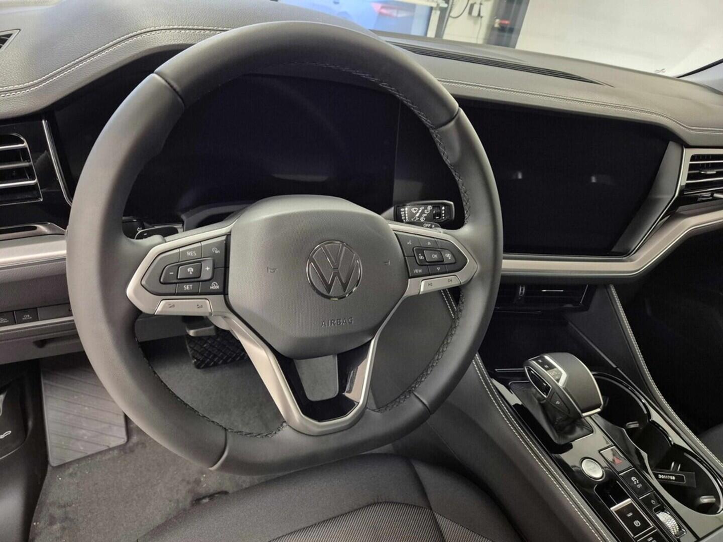 O621O04216_21.webp_Touareg Friends 3.0 TDI 4MOT 210 kW Tiptronic 8st. automat