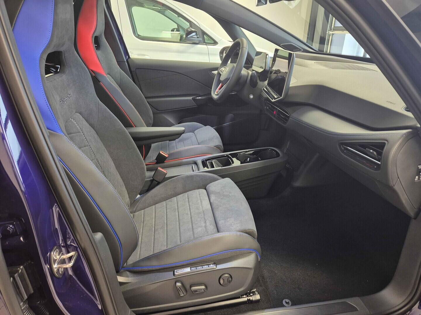 O621O04294_16.webp_ID.3 GTX Love FIRE+ICE  240 kW