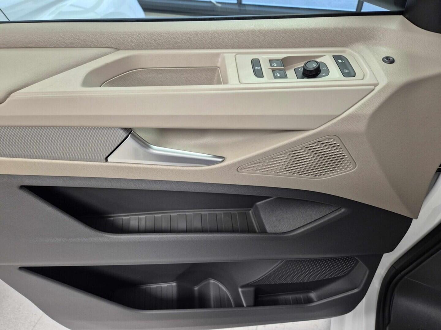 O621U01540_22.webp_Akční Multivan 2,0 TDI 110 kW