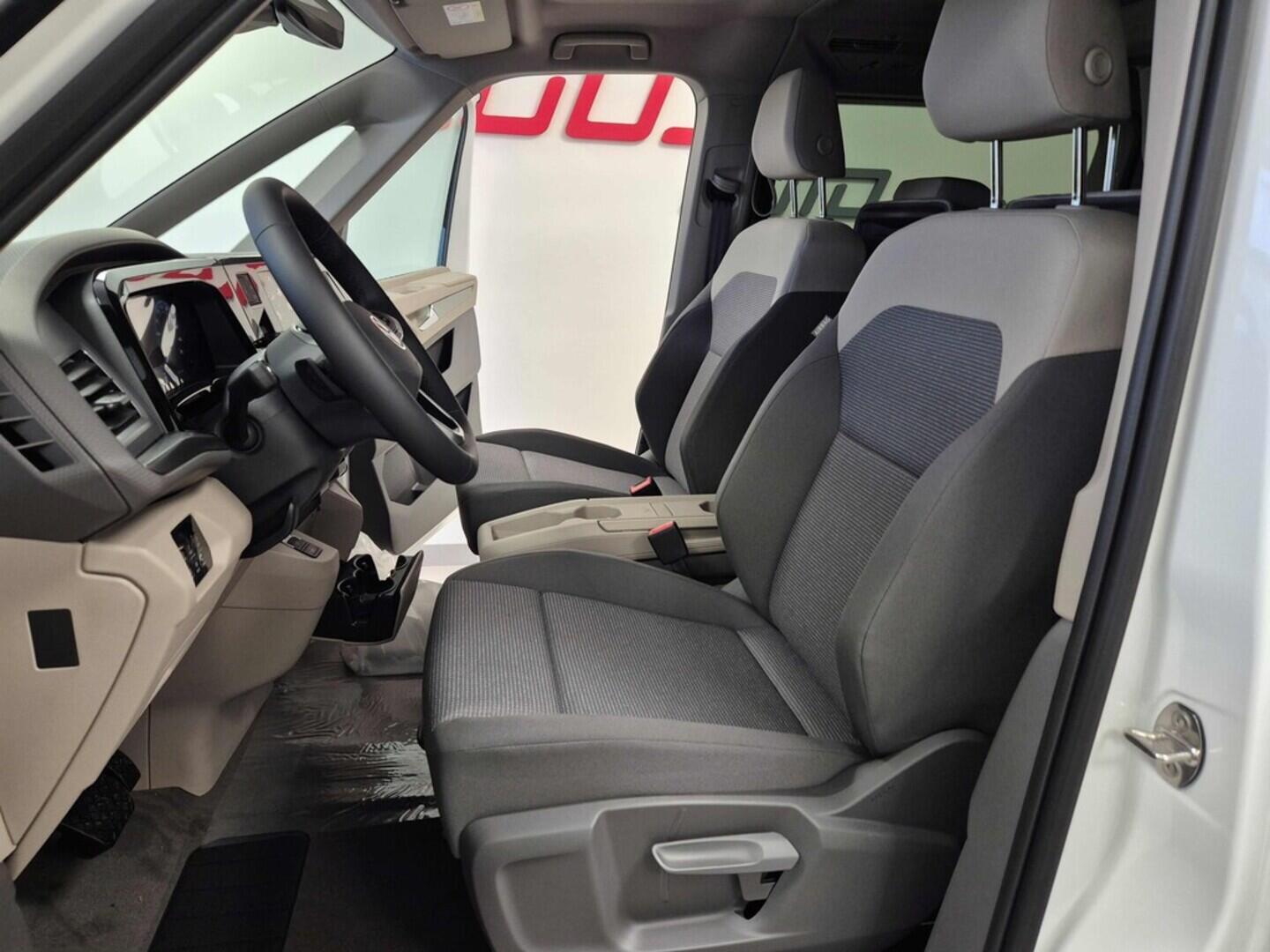 O621U01540_24.webp_Akční Multivan 2,0 TDI 110 kW