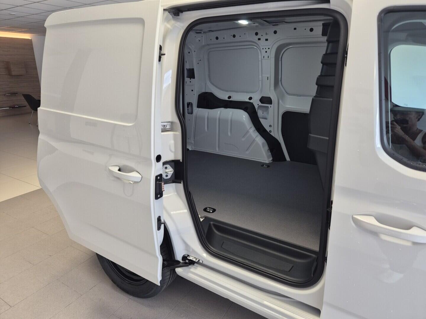 O621U01578_15.webp_Akční Caddy Cargo 1,5 TSI 85 kW
