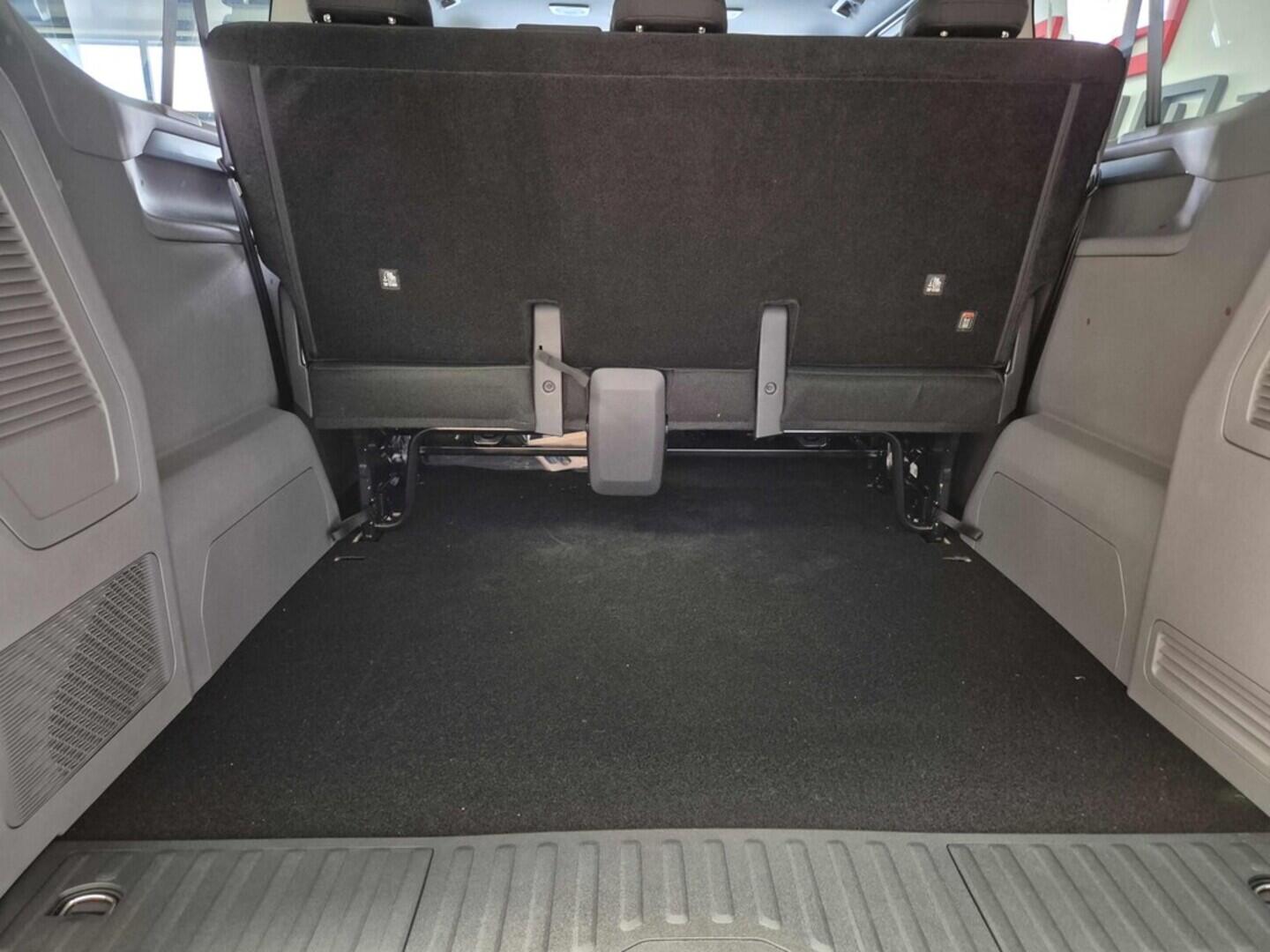 O621U01611_15.webp_Entry Caravelle Life 2.0 TDI 110 kW