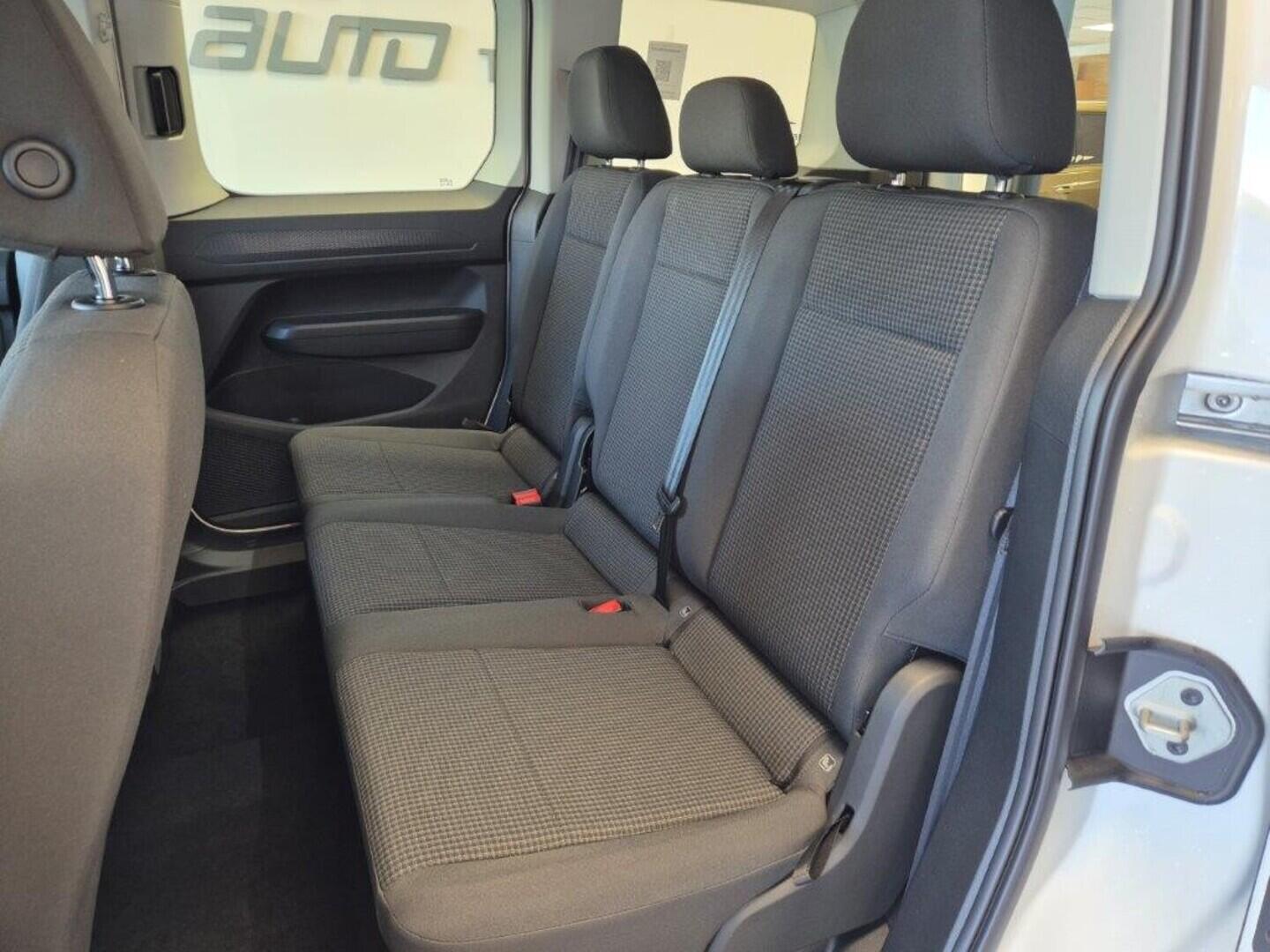 O621U01614_18.webp_Akční Caddy 1,5 TSI PHEV  kW