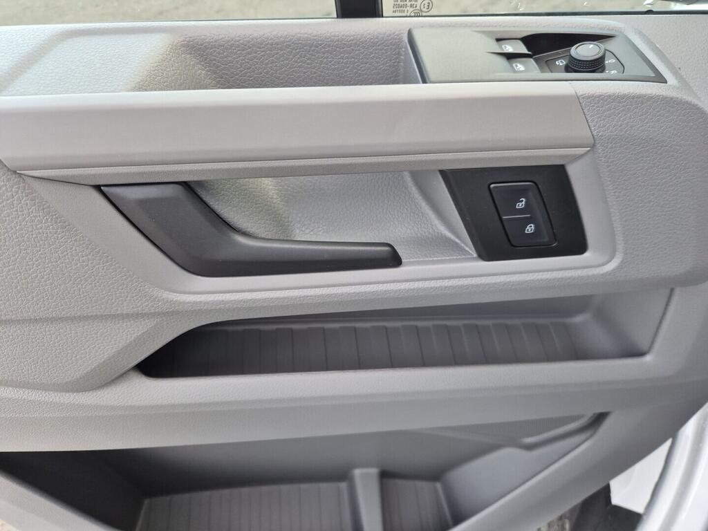 O621U01627_22.webp_Crafter skříň 35 6G FWD DR 103 kW