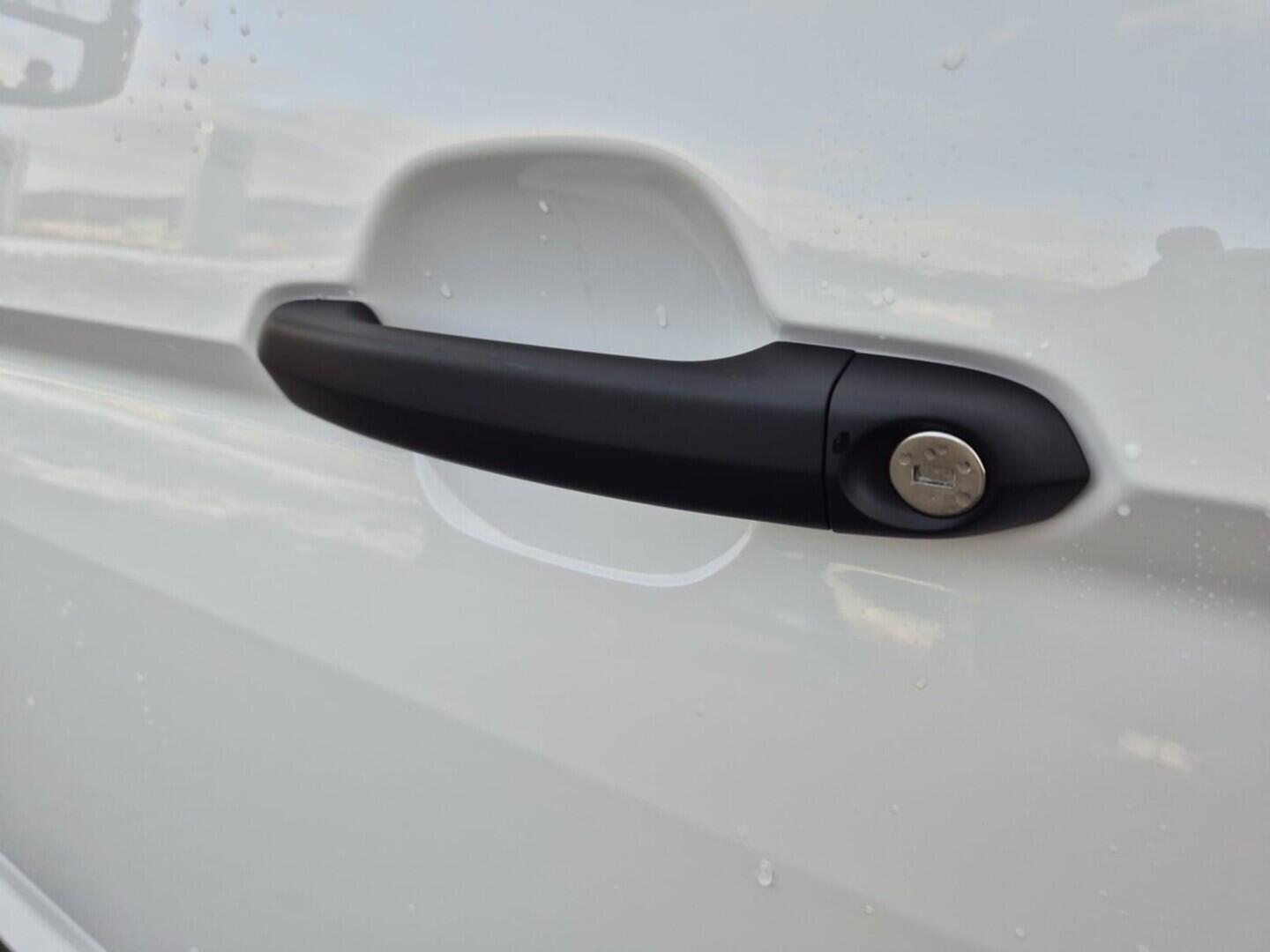 O621U01628_18.webp_Crafter skříň 35 6G FWD DR 103 kW