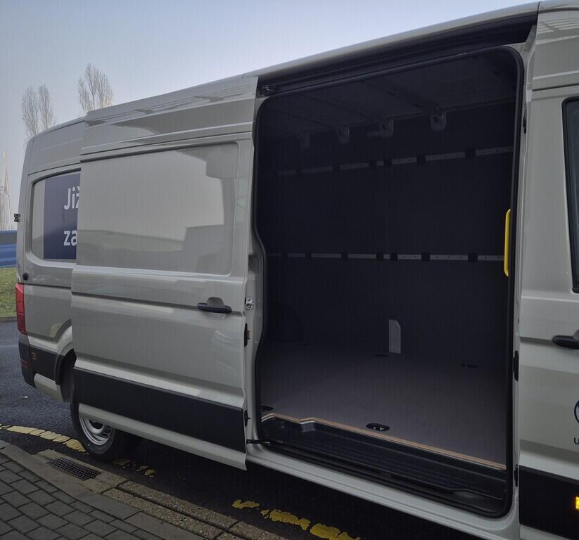 O621U01635_14.webp_Crafter skříň 35 6G FWD DR 103 kW